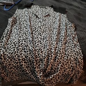 Apt 9 cheetah sleeveless blouse